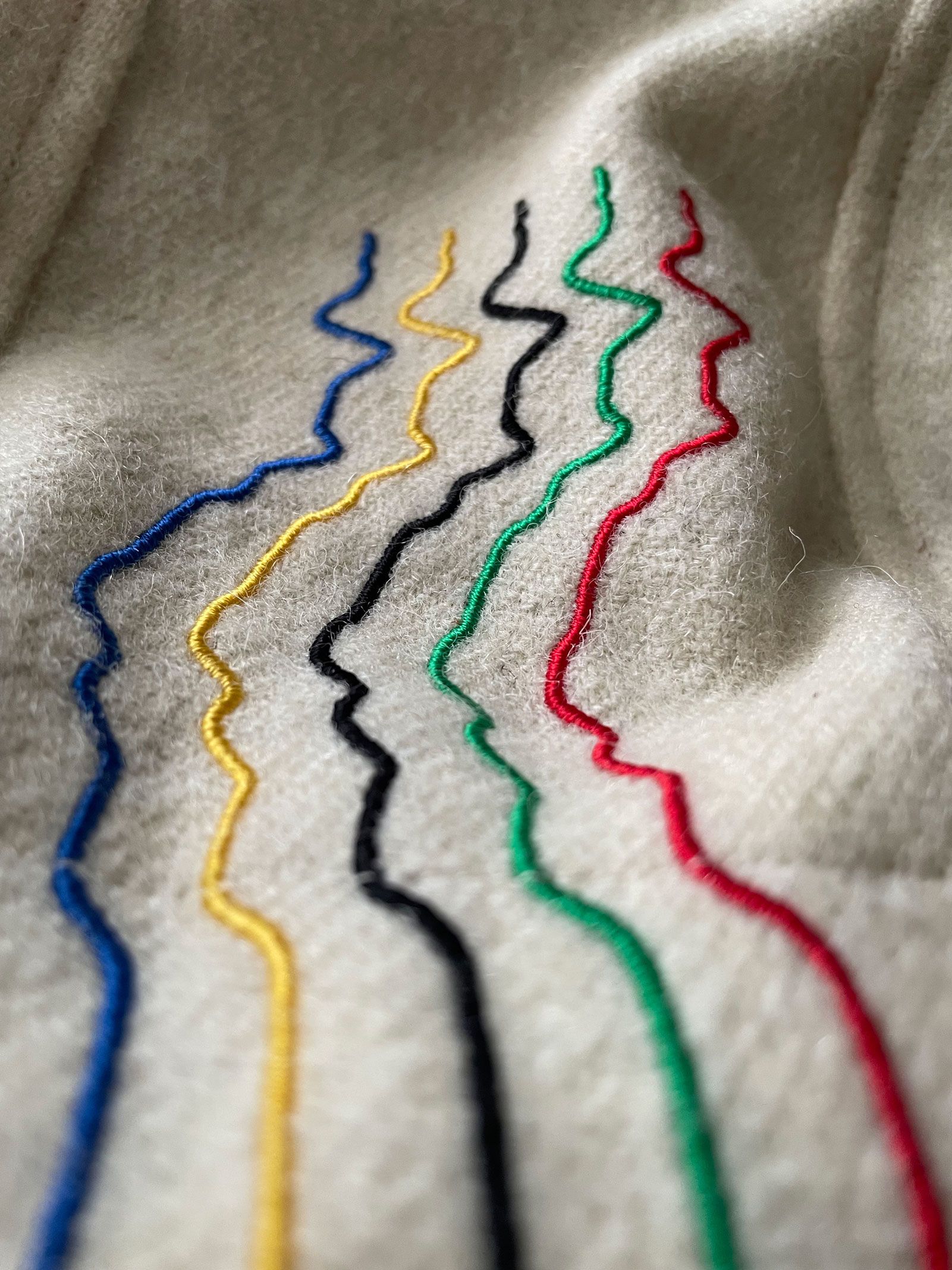 La Stelvio prodotto balaclava dettagli materiale ricamo